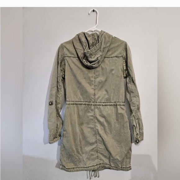 Aritzia TNA Utility/ Military Style Jacket. Green.
SIZE M - Picture 5 of 16
